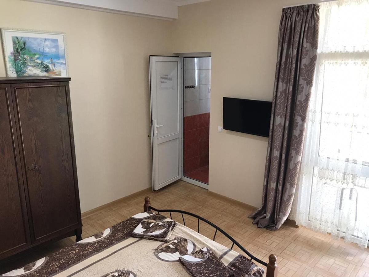 White House Hotel Gagra Exterior photo